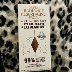 Charlotte Tilbury Super Radiance Facial Peel - Cream and Gold